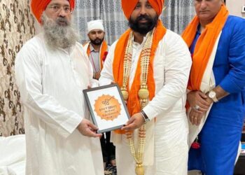 HARJOT SINGH BAINS & DEEPAK BALI EXTEND INVITE TO JATHEDAR GIANI KULWANT SINGH JI FOR GURU TEGH BAHADUR JI’S 350TH MARTYRDOM DAY