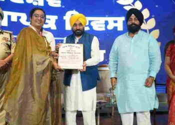 PLAY A KEY ROLE IN PERPETUATING THE GLORIOUS HERITAGE OF THE STATE: CM TO TEACHERS