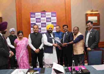 CM MEETS INDUSTRIAL TYCOONS IN BENGALURU, INVITES THEM TO INVEST IN PUNJAB
