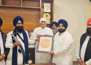 Harjot Singh Bains & Deepak Bali extend invitation to Jathedar Giani Kuldeep Singh Gargajj for Sri Guru Tegh Bahadur Ji’s 350th Martyrdom Anniversary