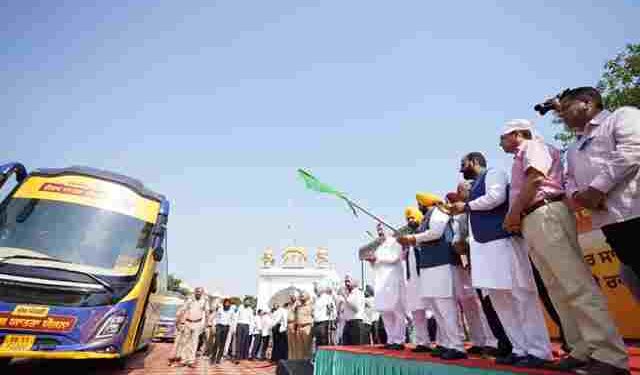 CM FLAGS OFF FIRST BATCH OF BUSES CARRYING DEVOTEES TO AMRITSAR