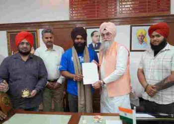 Punjab Vidhan Sabha Speaker Kultar Singh Sandhwan honours Jujhar Singh, International Power Slap Winner