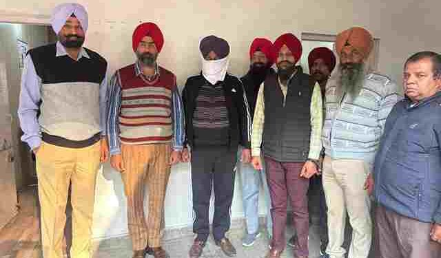 Vigilance Bureau nabs Patwari red-handed while accepting second installment of bribe Rs 25000/-