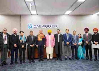 CM HOLDS PARLEY WITH SOUTH KOREAN BUSSINESS GIANTS