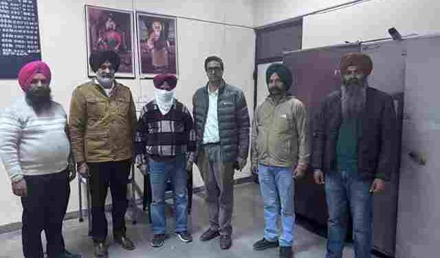 Vigilance Bureau nabs Patwari red handed accepting a bribe of Rs. 8000/-