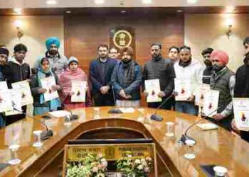 HARDEEP SINGH MUNDIAN HANDS OVER APPOINTMENT LETTERS TO NEWLY INDUCTED EMPLOYEES