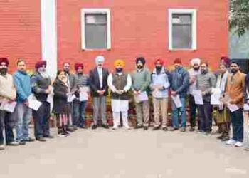 HARJOT SINGH BAINS HANDS-OVER REGULARISATION CERTIFICATES TO 21 CONTRACTUAL EMPLOYEES OF PSEB