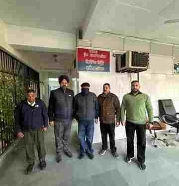 Vigilance Bureau Nabs Clerk Red Handed Accepting Bribe of Rs 2000/