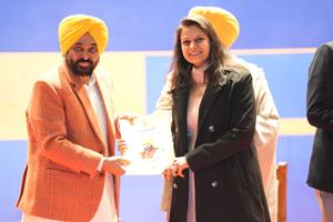 Punjab CM Bhagwant Singh Mann distributes appointment letters to 916 youth under ‘Mission Rozgar’