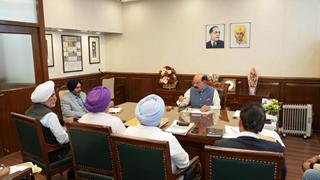 Mohinder Bhagat Reviews Compensation For Families Of Soldiers Martyred In 1962, 1965 And 1971 Wars