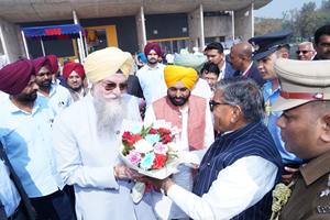 Speaker Punjab Vidhan Sabha and Chief Minister extend warm welcome to the Governor of Punjab at Vidhan Sabha