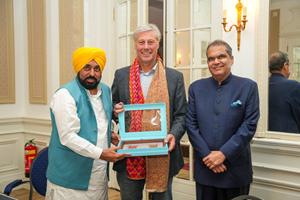 CM Bhagwant Singh Mann Meets Dutch Hockey Legend Floris Jan Bovelander, Invites Olympian to Engage with Punjab’s Athletes