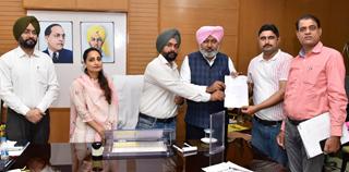 Finance Minister Harpal Singh Cheema Holds Dialogue with Employee Unions to Resolve Pending Demands