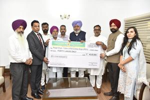 Transport Minister Harpal Cheema Presents ₹40 Lakh Insurance Cheque to Family of Deceased PRTC Conductor