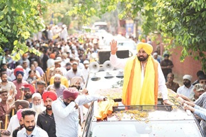 CM Bhagwant Singh Mann leads ‘Shukrana Yatra’ in Majha region on 2nd day, says those committing beadbi will no longer escape punishment