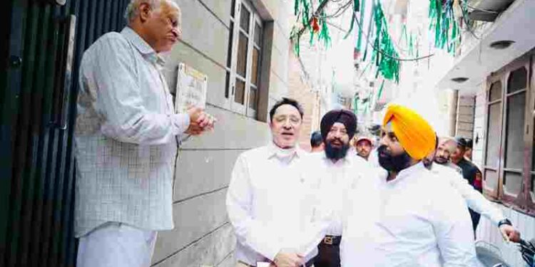 HARJOT SINGH BAINS LEADS 1AM CLEANLINESS DRIVE IN AMRITSAR; LAUNCHES 10PM-2AM SWEEP TO KEEP GURU NAGRI ROADS SPOTLESS