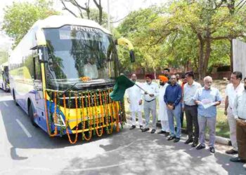 Bhagwant Mann Govt expands luxury bus fleet to Delhi Airport; Transport Minister Harpal Singh Cheema flags off 5 new Super Integral Volvo coaches