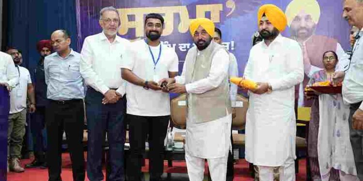 Punjab Is Becoming Drug-Free, Says CM Bhagwant Singh Mann as He Honours Recovered Youth With ‘Soorma’ Recognition