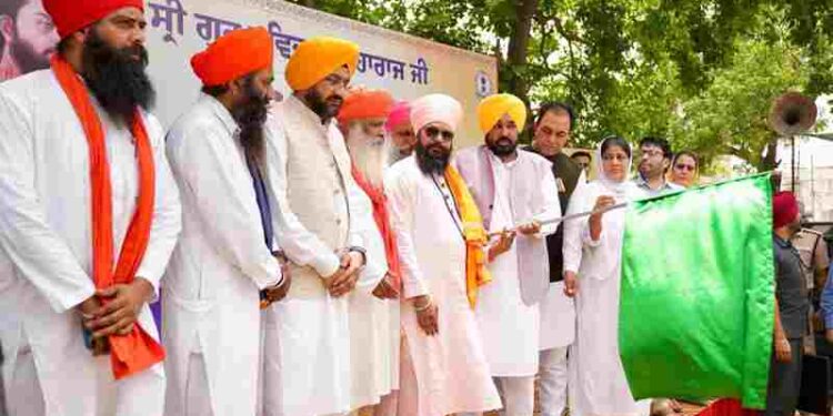 Sri Guru Ravidass Ji Maharaj’s Enlightening Message Will Reach Every Corner of Punjab; CM Bhagwant Singh Mann Flags Off Documentary Vans