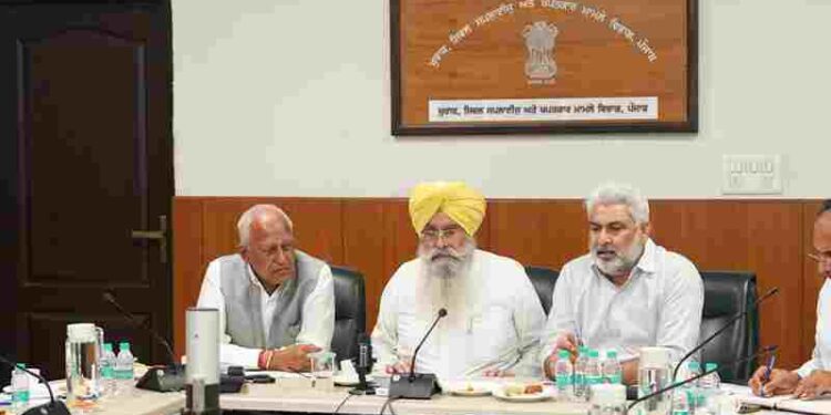 PUNJAB PUSHES FOR 12 LMT MONTHLY FOODGRAIN MOVEMENT TO CREATE SPACE FOR UPCOMING PROCUREMENT