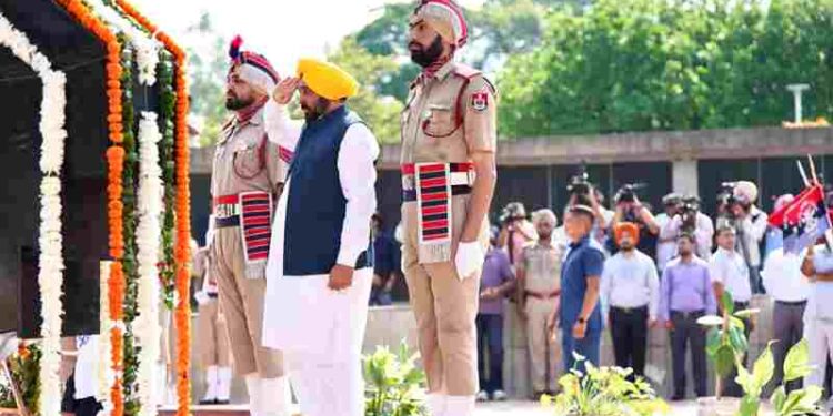 CM Bhagwant Singh Mann Pays Tributes to Kargil War Heroes, Says Their Supreme Sacrifice Will Continue to Inspire Generations