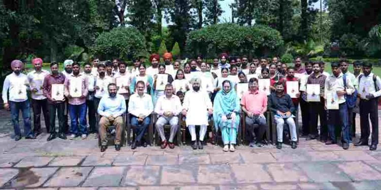 HARDEEP SINGH MUNDIAN HANDS OVER APPOINTMENT LETTERS TO 52 NEWLY RECRUITED EMPLOYEES