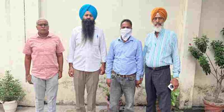 Vigilance Bureau nabs Patwari red handed accepting bribe of Rs 15,000/-