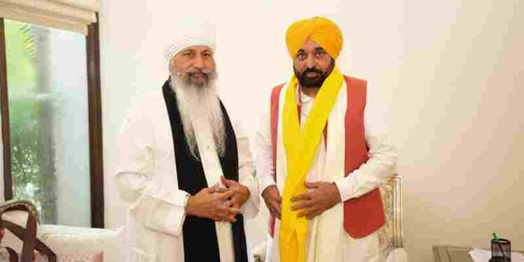 Head Of Nanaksar Sect Hails CM Bhagwant Singh Mann For Passing Historic ‘Jaagat Jot Sri Guru Granth Sahib Satkar (Amendment) Act, 2026’