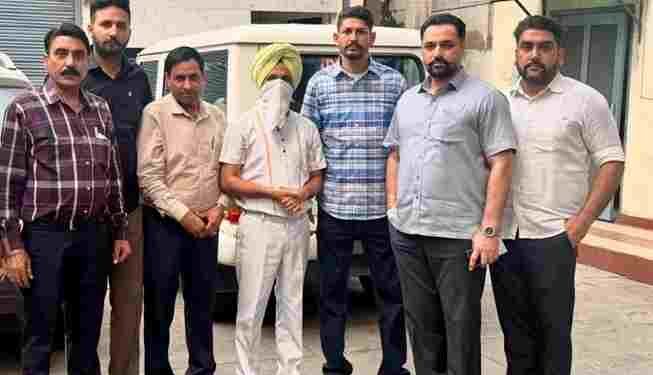 Vigilance Bureau nabs SDO red handed accepting bribe of Rs 50,000/-