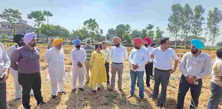PPCB Chairperson Reena Gupta Interacts with Farmers at Sheron Village, Urges Collective Efforts to Prevent Paddy Straw Burning