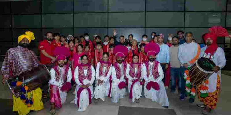 South Korean Men’s Hockey team receives Hearty & Rousing Punjabi Welcome at Mohali Airport with Dhol, Bhangra & Phulkaris