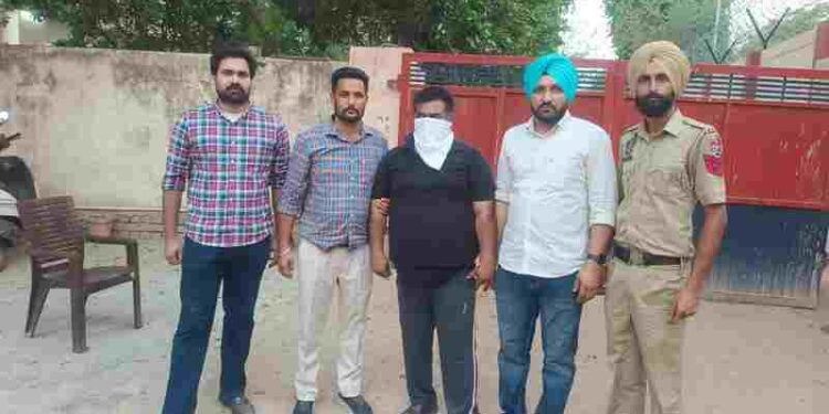 Vigilance Bureau nabs Senior Section Engineer of Northern Railway red handed accepting bribe of Rs 40,000/-